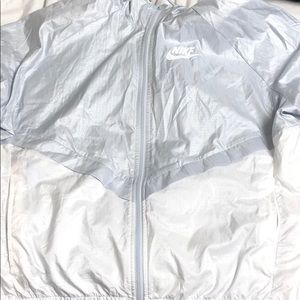 Woman’s Nike full zip hooded wind breaker